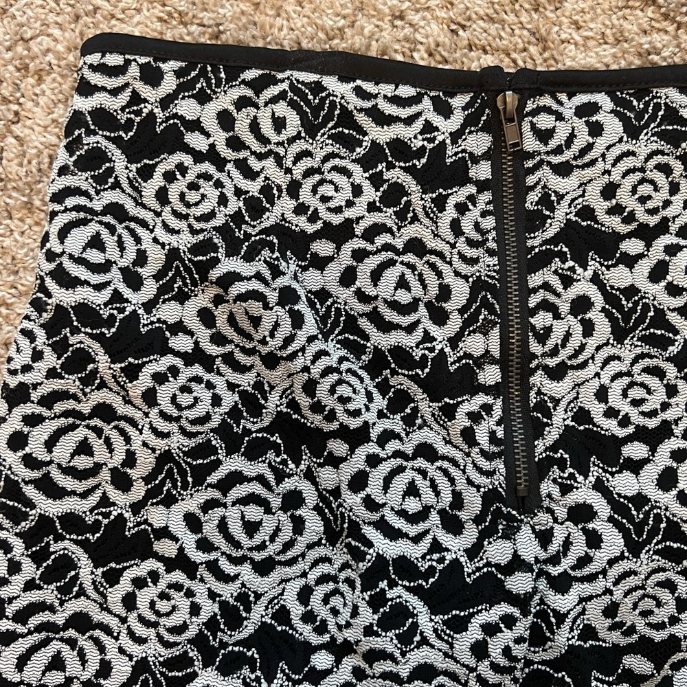 Black and white Lace pencil skirt
